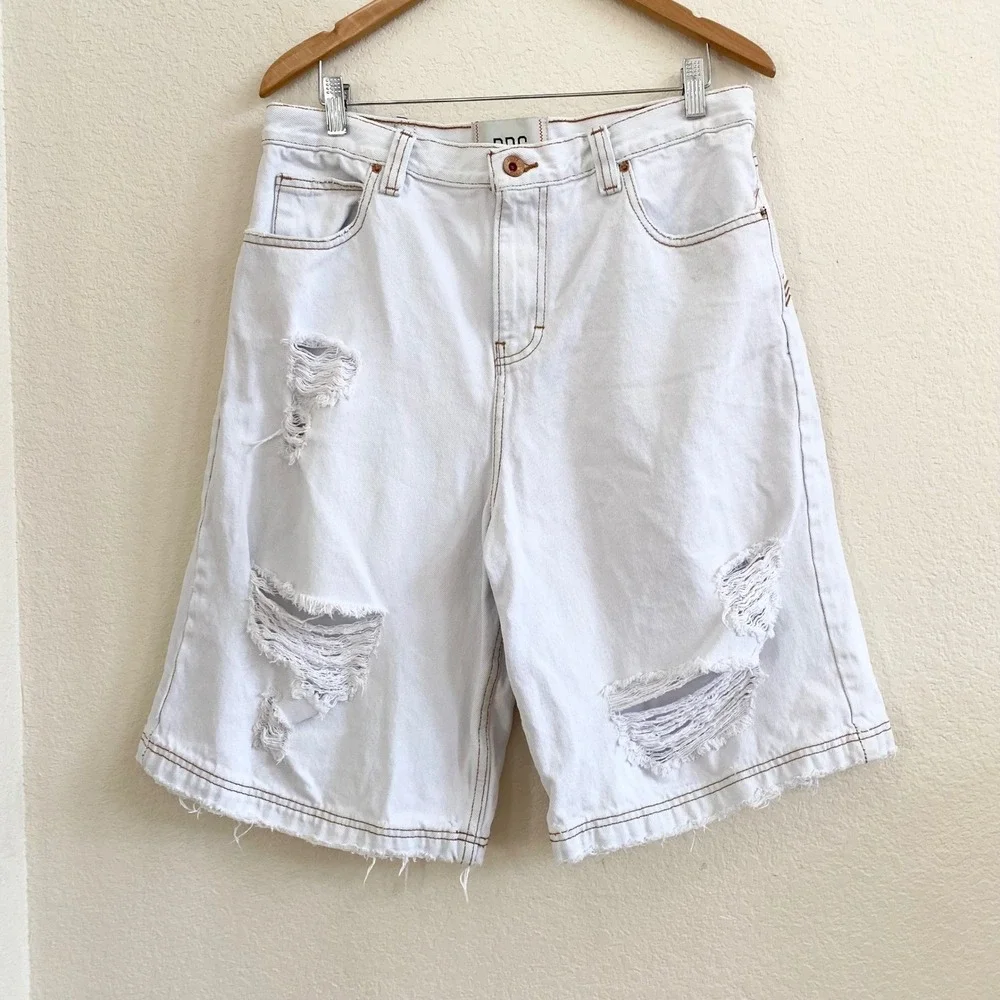 BDG Urban Outfitters Womens White Distressed Baggy Denim Jorts Shorts Size 32